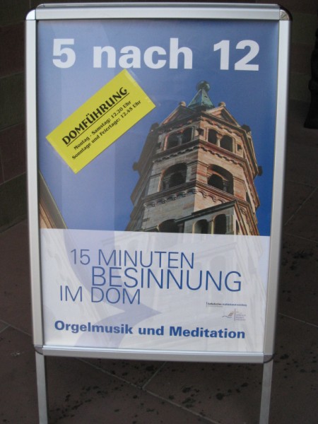 Beginn er Mittagsmeditation 2009 im Dom 002_internet.jpg